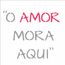 2688---14x14-Simples---Frase-O-Amor-Mora-Aqui